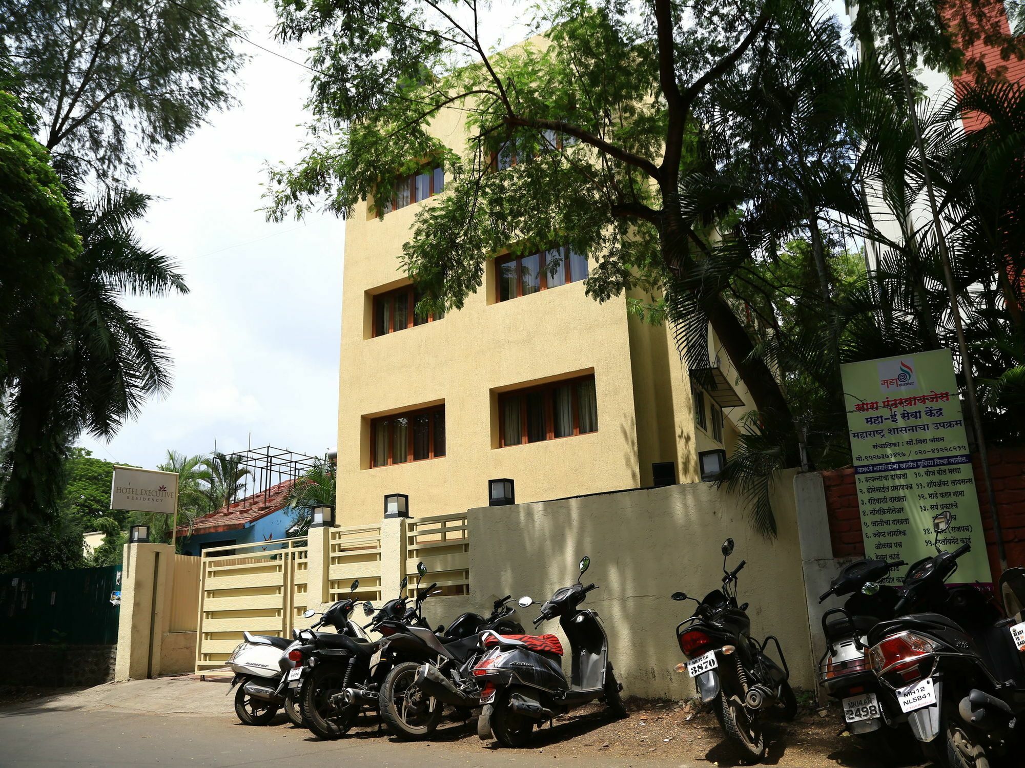 Oyo 13771 Executive Residency Hotel Pune Bagian luar foto